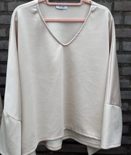 Sweater Beige oversized met vlindermouwen – Libby