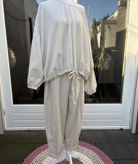 Broek met touwtjes aan de bovenkant – Mireille