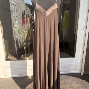 Jumpsuits in verschillende kleuren met verstelbare bandjes – Sisi