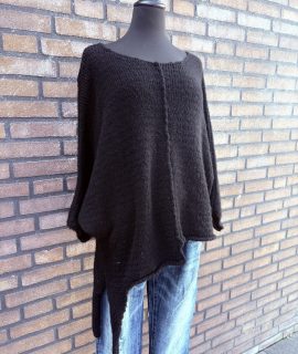 Trui A-Symmetrisch  met boothals en vlindermouwen