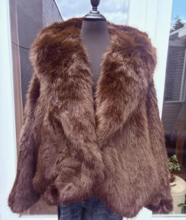 Faux Fur Jasje met Capuchon
– Milly
