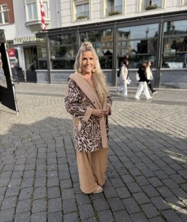Suede look teddy jas met print – sue