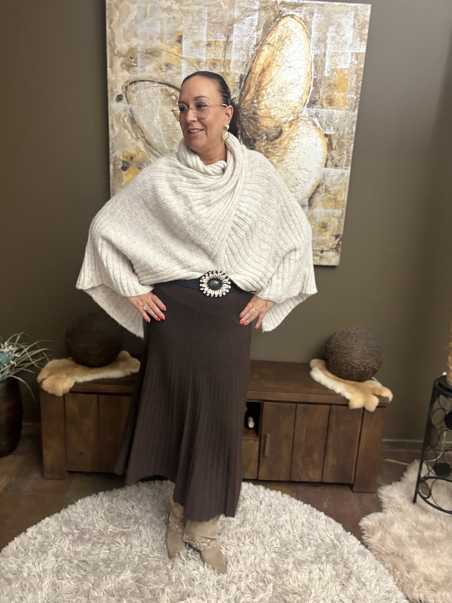 Poncho Trui met knopen aan de mouwen - Bohy