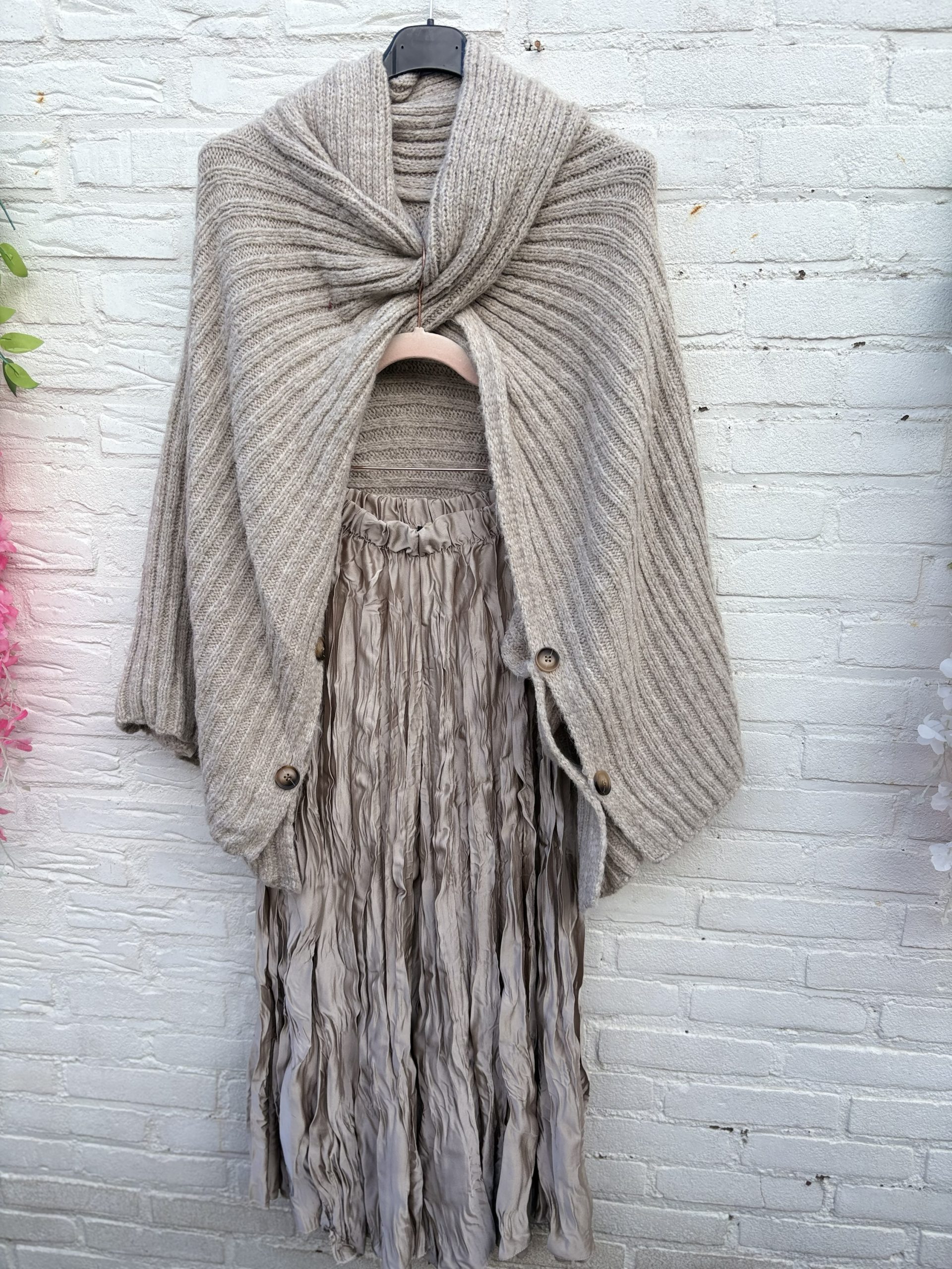 Poncho Trui met knopen aan de mouwen - Bohy - Afbeelding 6