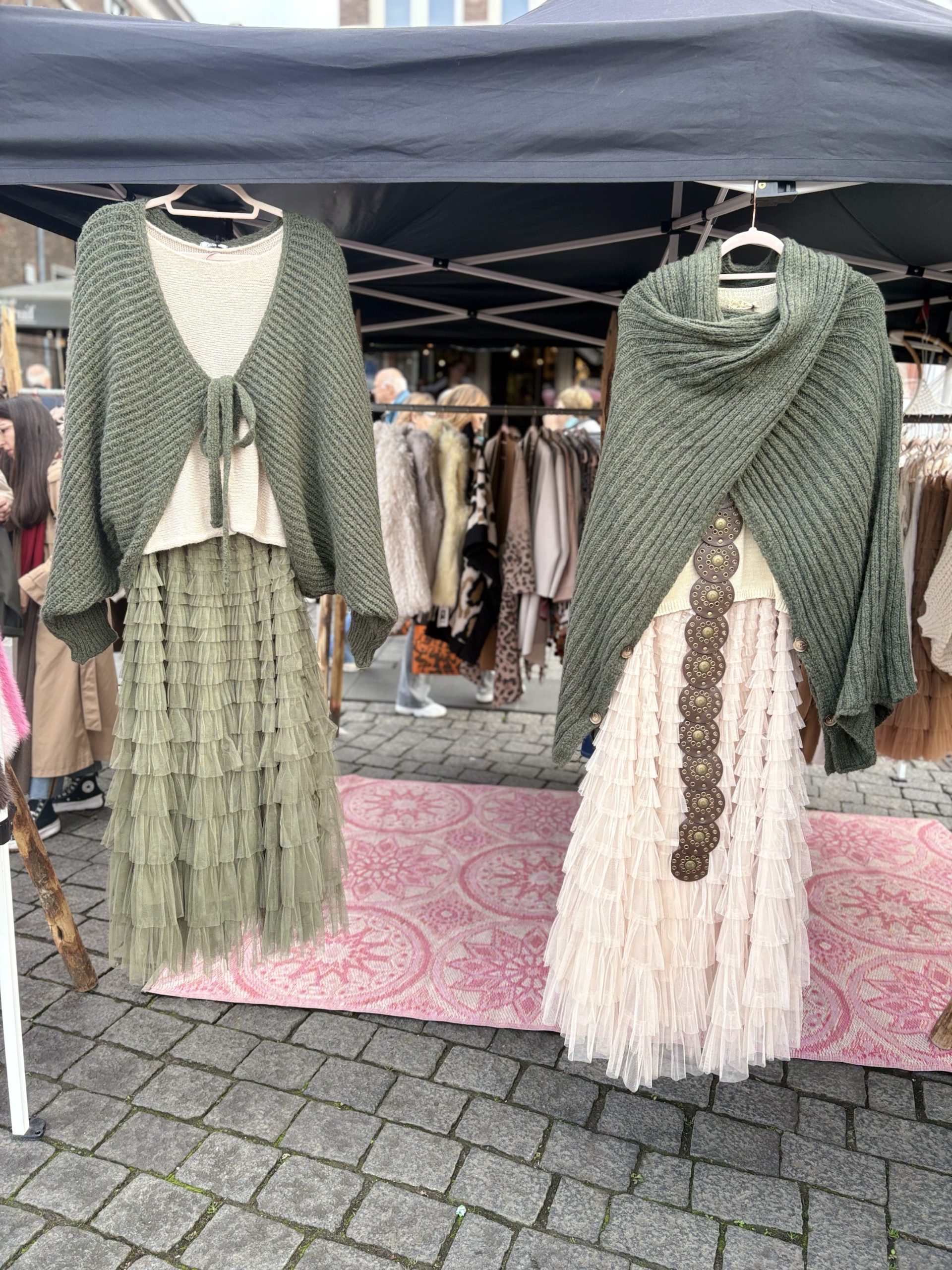 Poncho Trui met knopen aan de mouwen - Bohy - Afbeelding 3