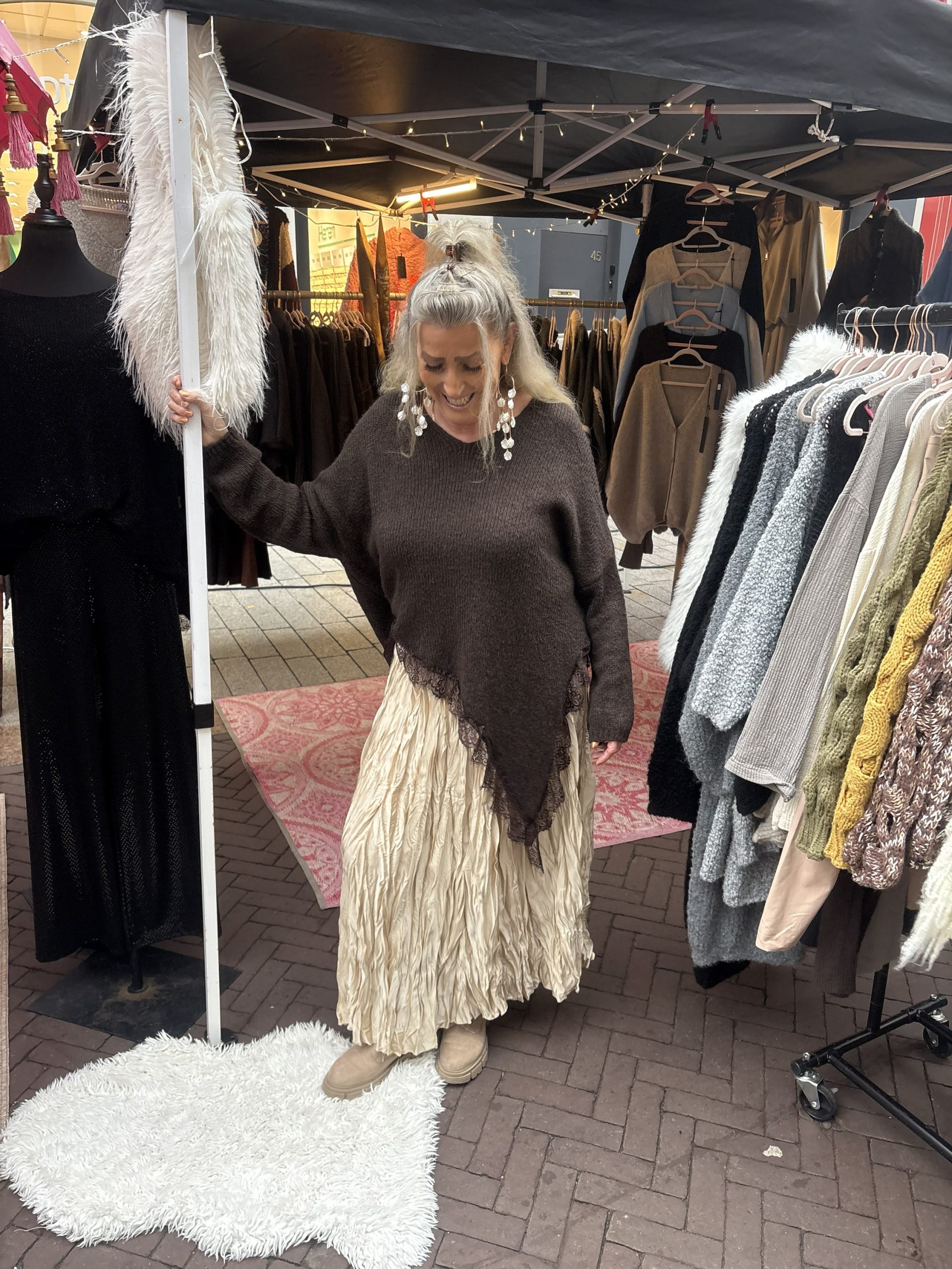 Trui met kant verwerkt aan de onderkant a-symetrisch - Skip - Afbeelding 3