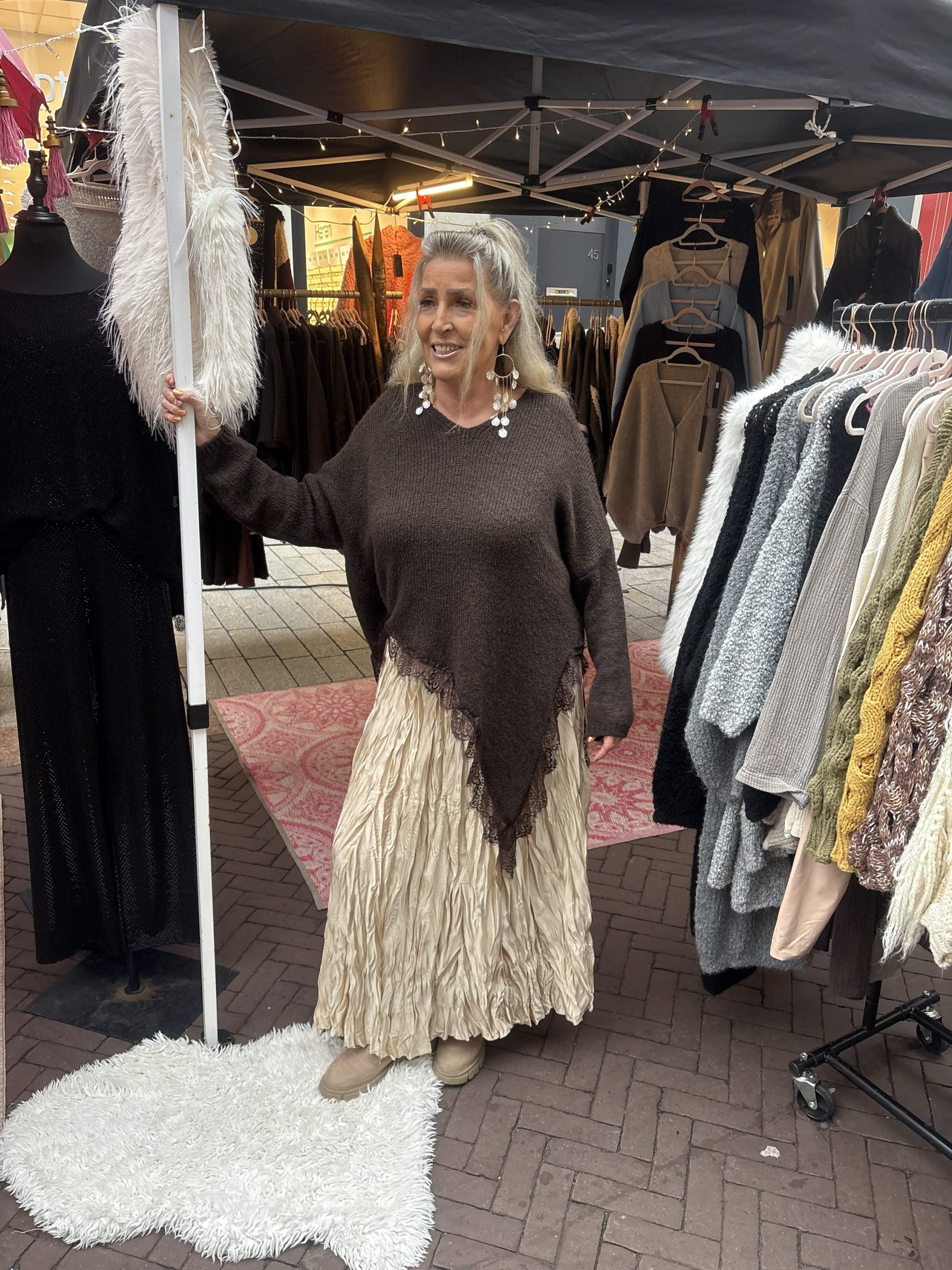 Trui met kant verwerkt aan de onderkant a-symetrisch - Skip - Afbeelding 2