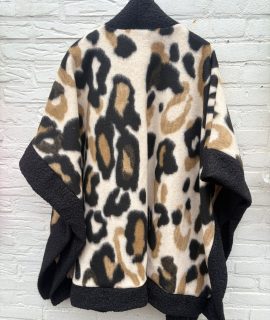 Poncho oversized met mouwen – Suzy