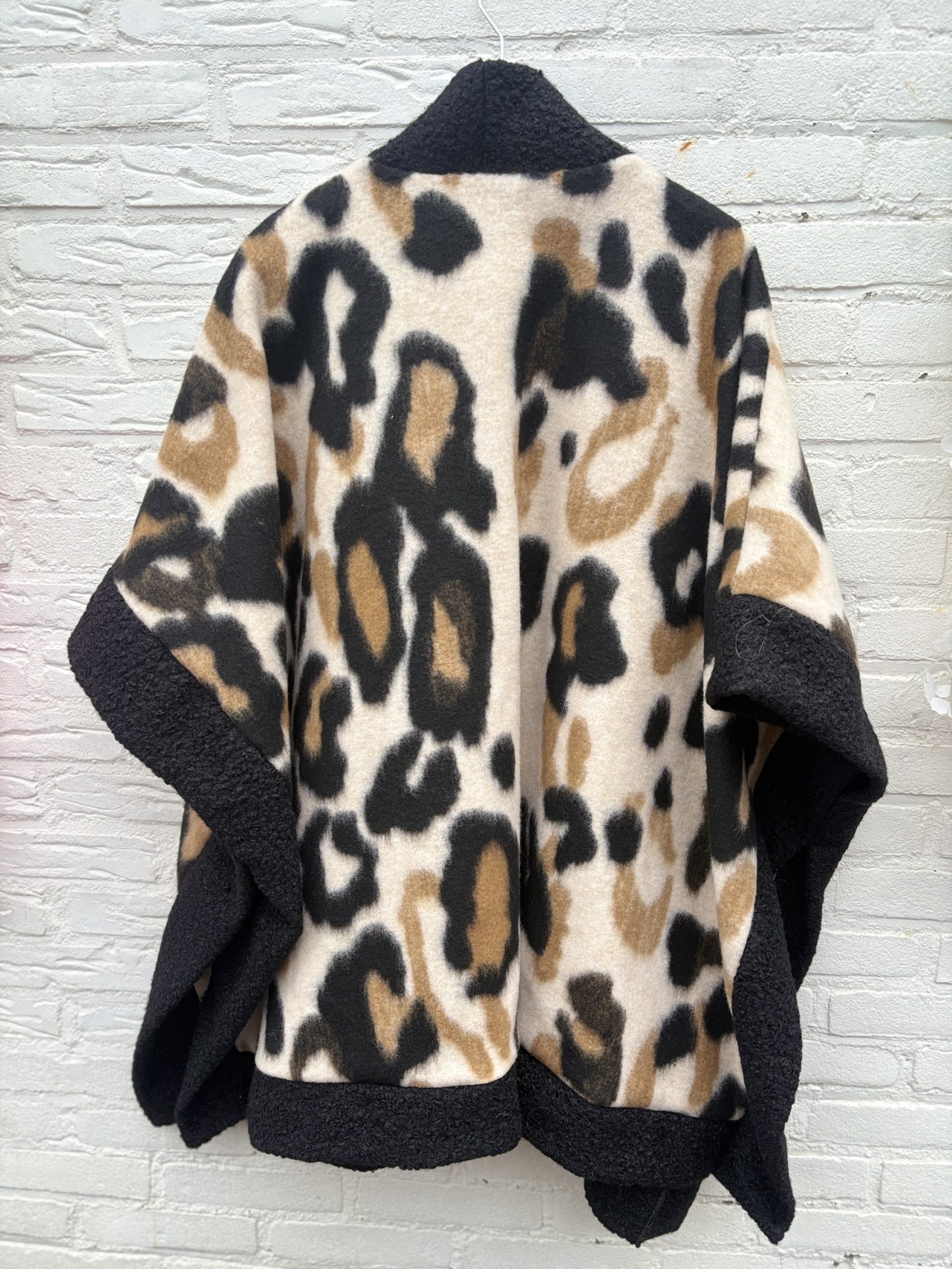 Poncho oversized met mouwen - Suzy